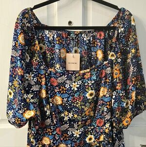 🌼 BloomChic Plus Size Floral Blouse – NWT – Size 26 🌼